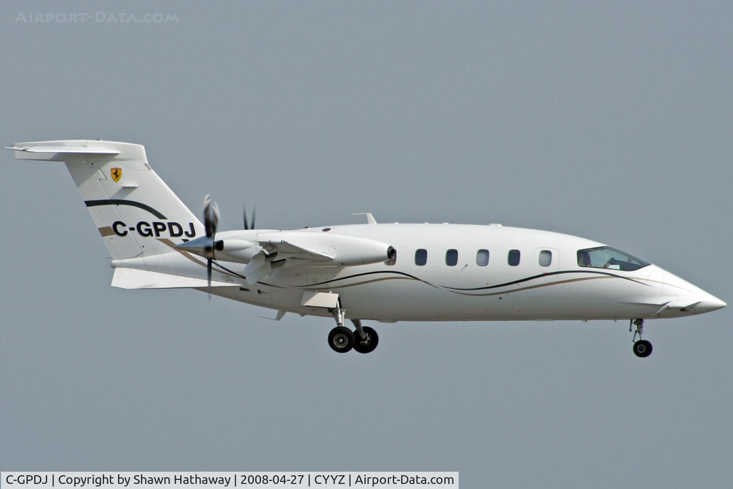 C-GPDJ, 2002 Piaggio P-180 Avanti C/N 1057, Landing Runway 32 (Canon XT, 70-300mm)
