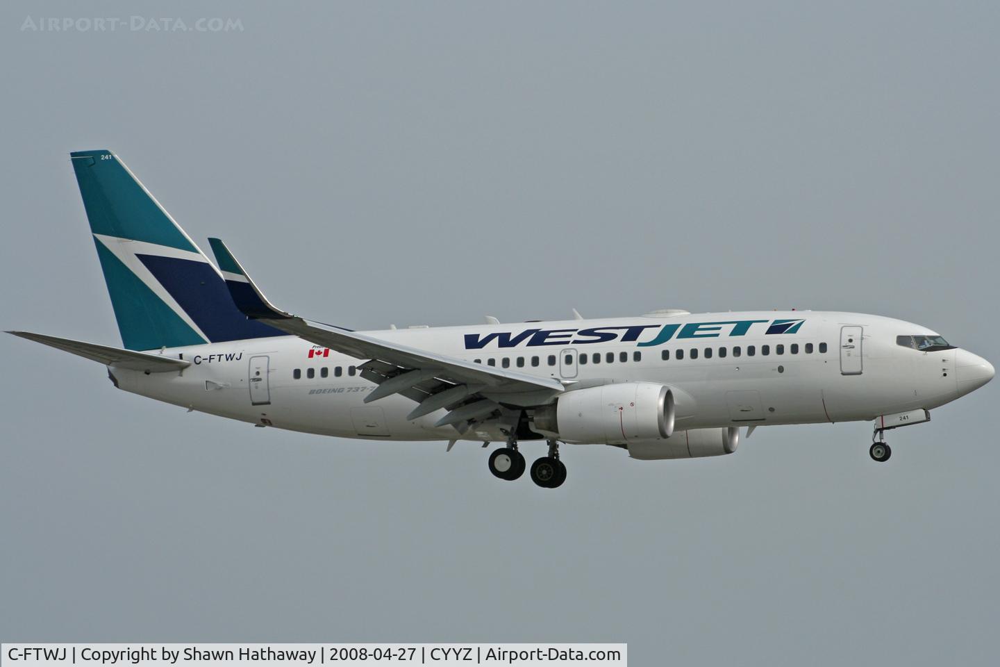 C-FTWJ, 2007 Boeing 737-7CT C/N 30713, Landing Runway 32 (Canon XT, 70-300mm)