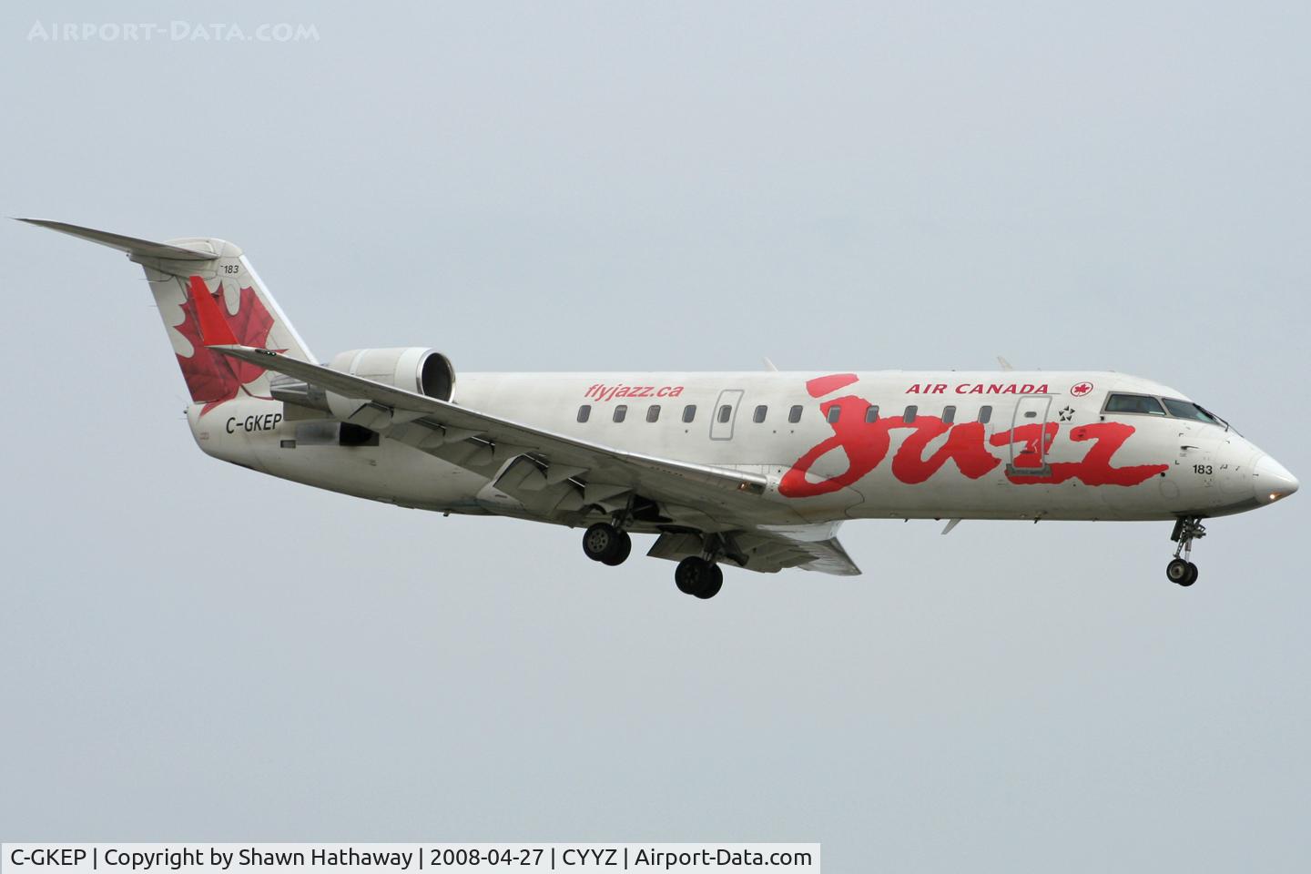 C-GKEP, 1999 Canadair CRJ-200ER (CL-600-2B19) C/N 7303, Landing Runway 32 (Canon XT, 70-300mm)