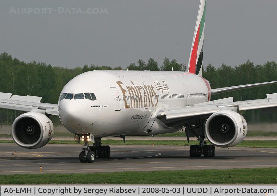 A6-EMH, 1997 Boeing 777-21H/ER C/N 27251, Taxiing