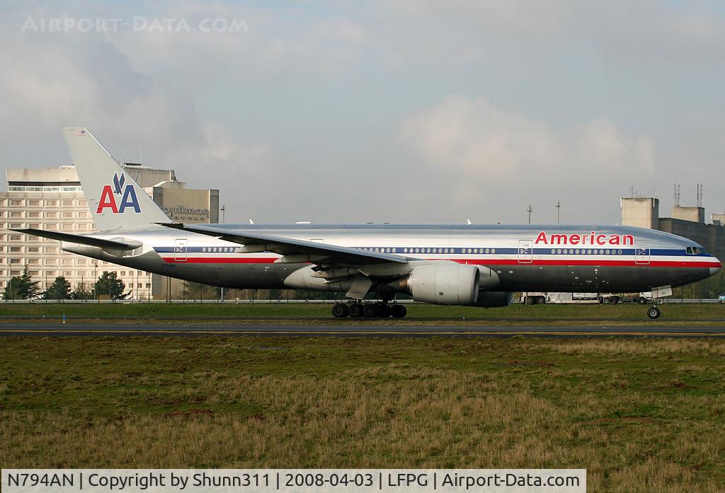 N794AN, 2000 Boeing 777-223 C/N 30256, Taxiing on parallel taxiways