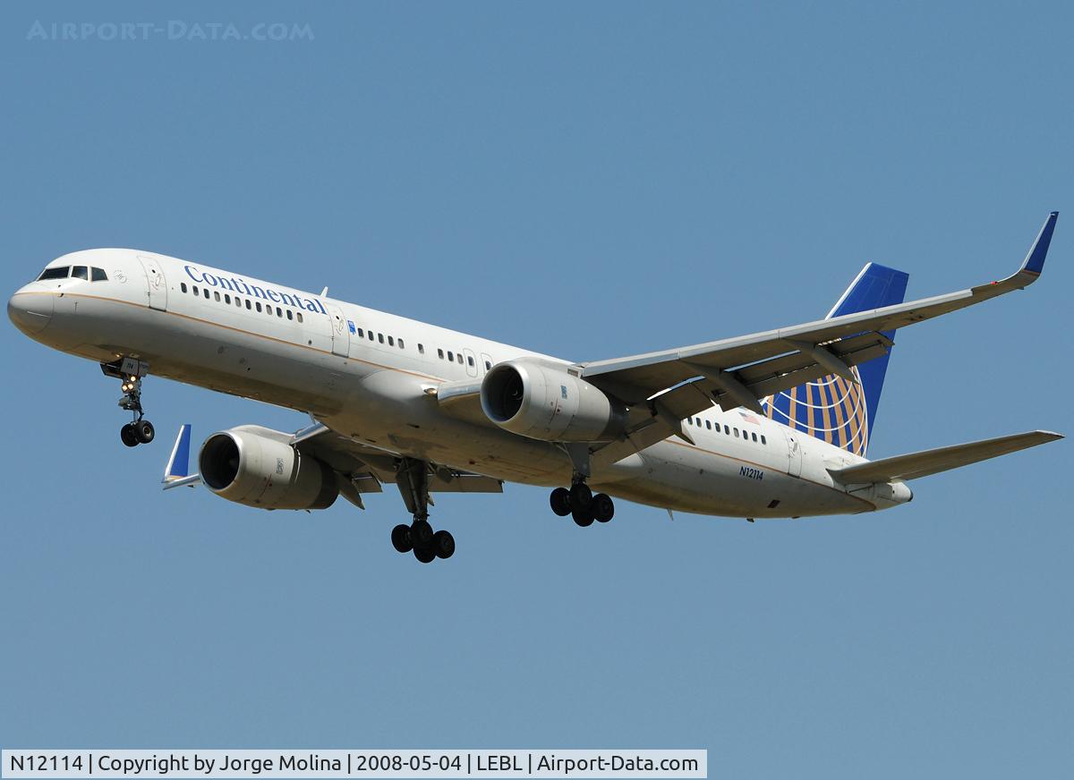 N12114, 1995 Boeing 757-224 C/N 27556, On short final to RWY 25R.
