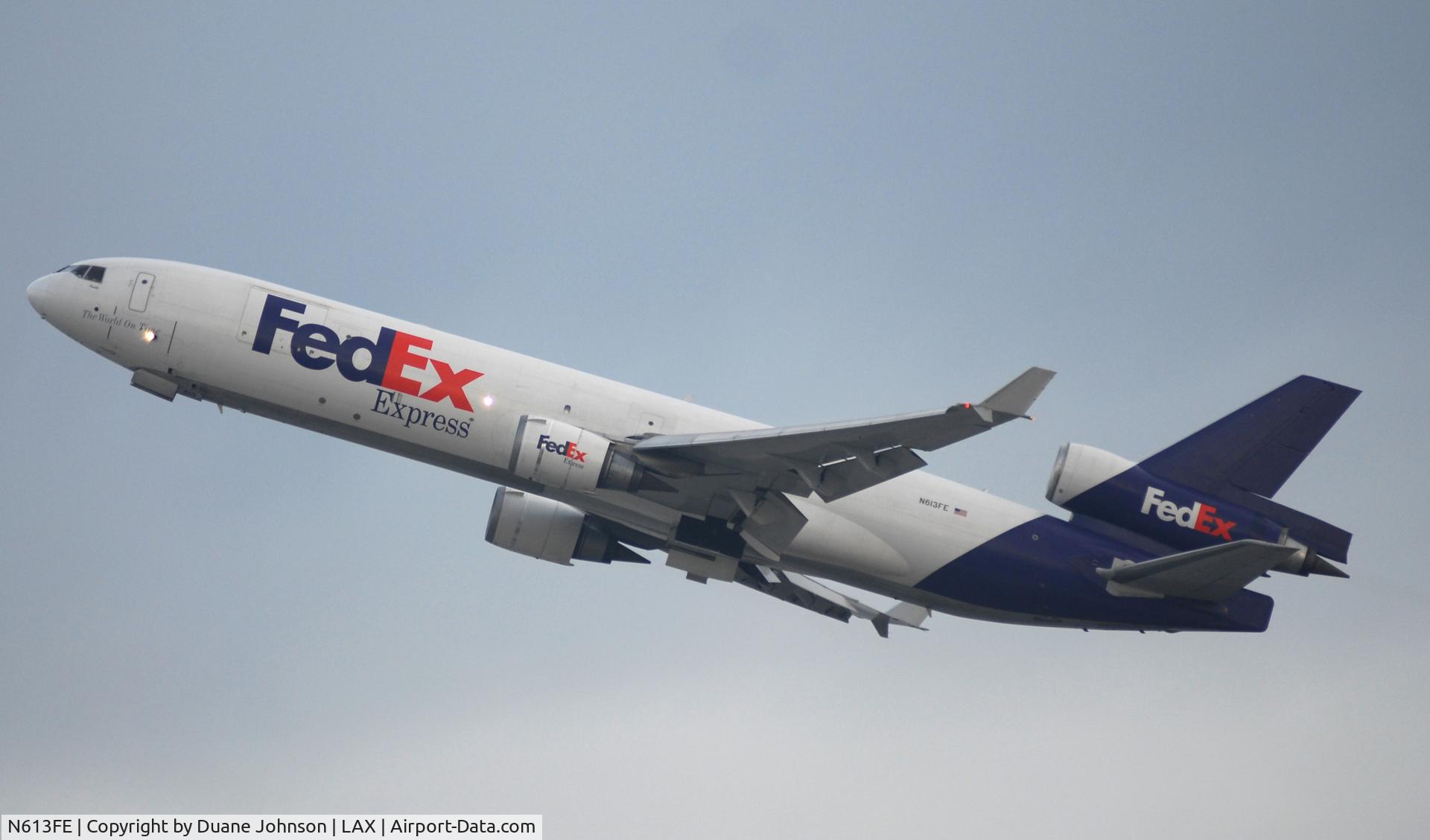N613FE, 1996 McDonnell Douglas MD-11F C/N 48749, Taking off from LAX 25R