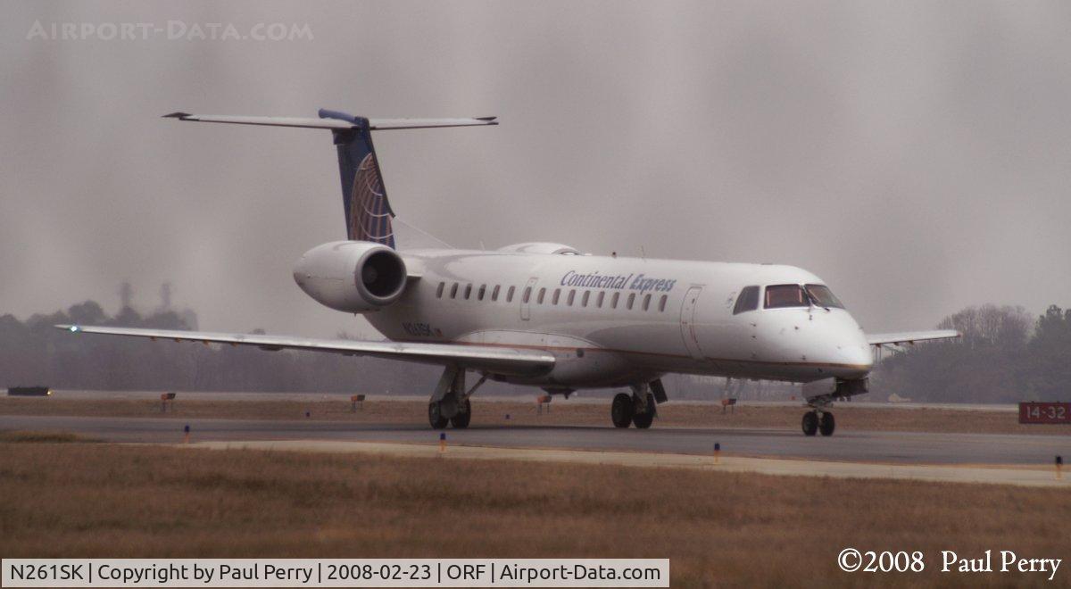 N261SK, 1999 Embraer ERJ-145LR (EMB-145LR) C/N 145144, Taxiing away from the terminal