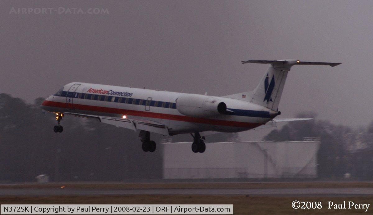 N372SK, 2001 Embraer ERJ-140LR (EMB-135KL) C/N 145538, Ready for the smoke