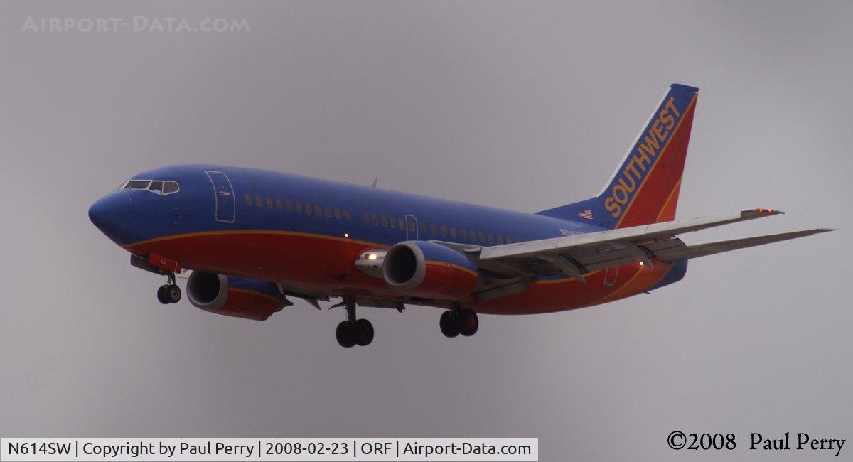 N614SW, 1995 Boeing 737-3H4 C/N 28033, Southwest making an appearance under the clouds