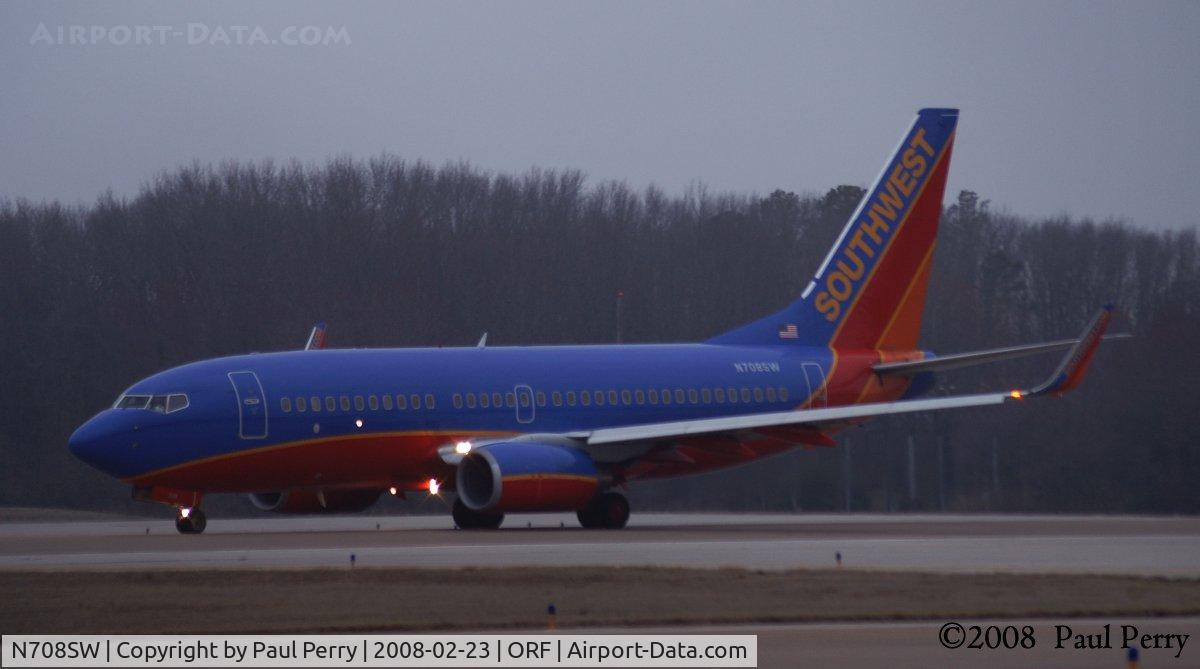 N708SW, 1998 Boeing 737-7H4 C/N 27842, Illuminated and under way