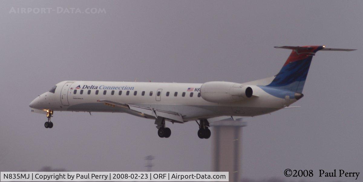 N835MJ, 2000 Embraer EMB-145LR C/N 145353, Dropping in
