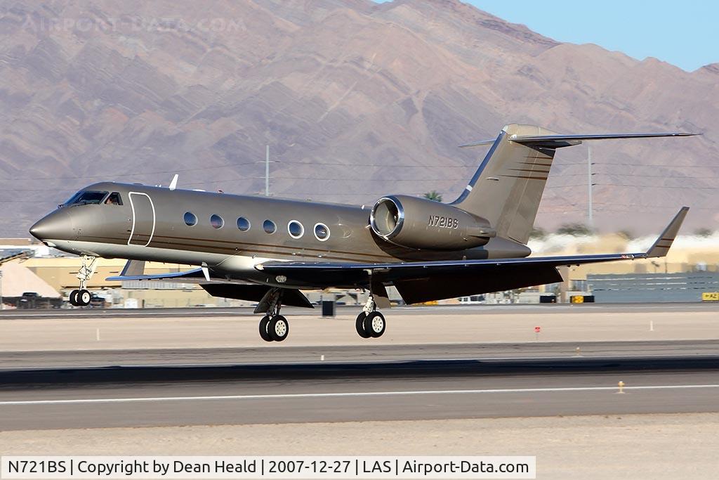N721BS, 2003 Gulfstream Aerospace G-IV C/N 1516, CFS Air LLC 2003 Gulfstream G-IV from Forbes Field (KFOE) - Topeka, KS, landing on RWY 25L.