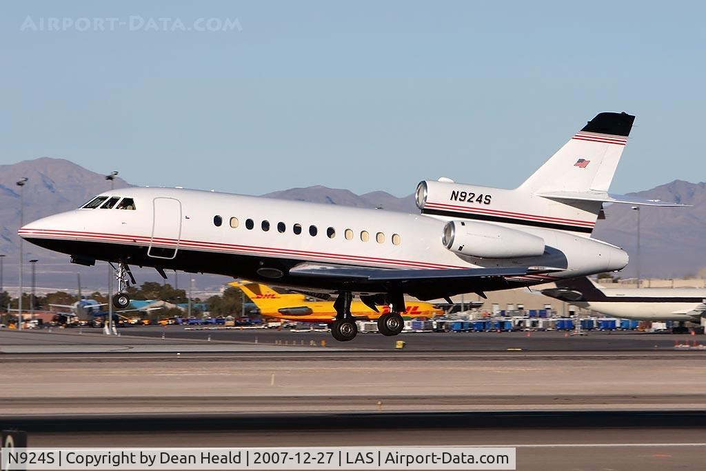 N924S, 1995 Dassault Falcon 900 C/N 149, Meregrass Inc 1988 Dassault-Breguet Mystere Falcon 900 N924S landing on RWY 25L.