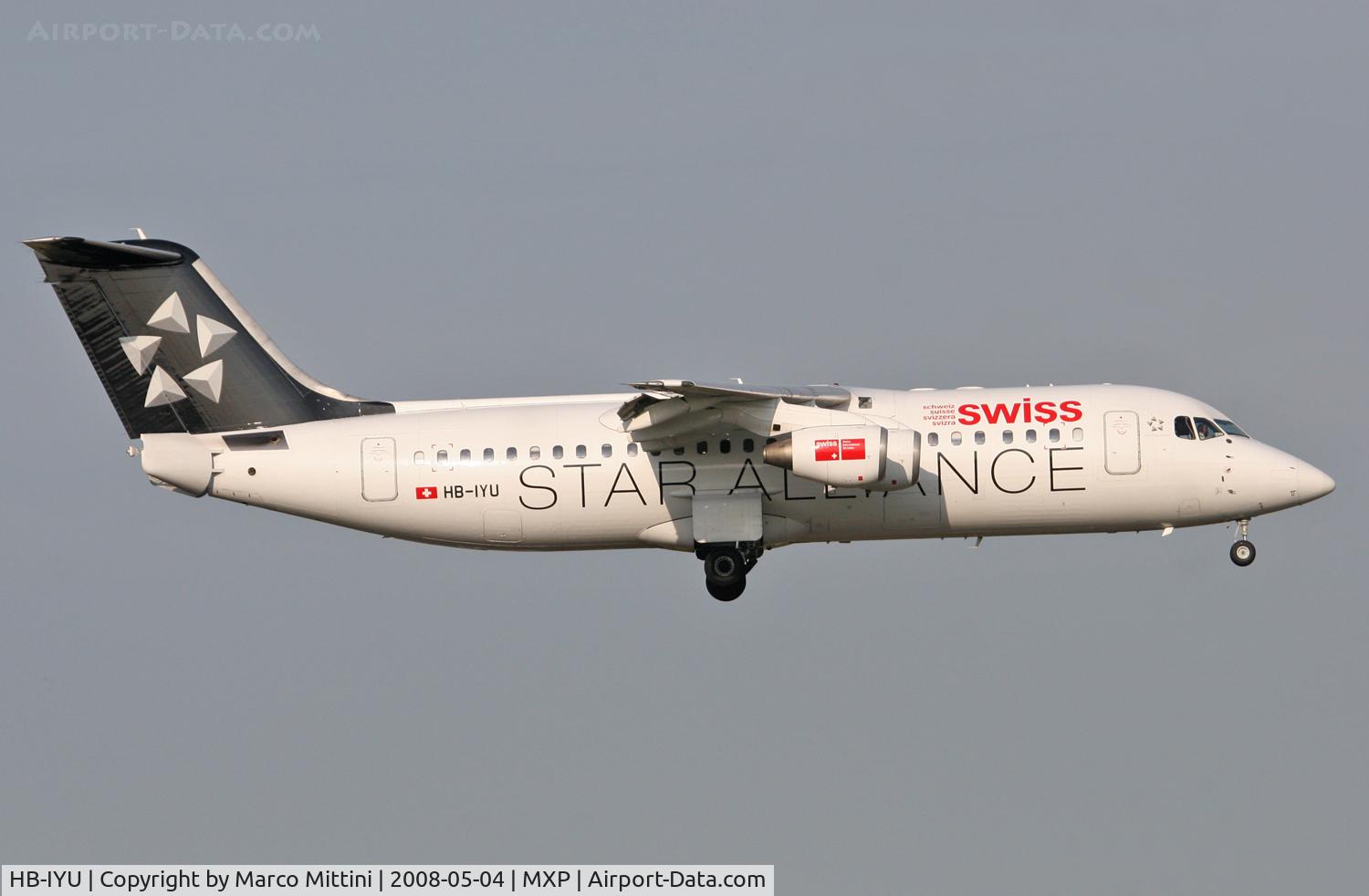 HB-IYU, 2000 British Aerospace Avro 146-RJ100 C/N E3379, Landing at Milano Malpensa
