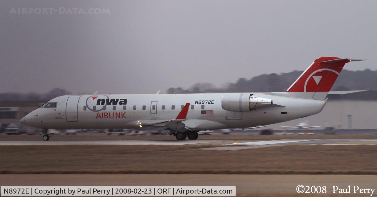 N8972E, 2004 Bombardier CRJ-200 (CL-600-2B19) C/N 7972, Accelerating nicely in the thick, wet air
