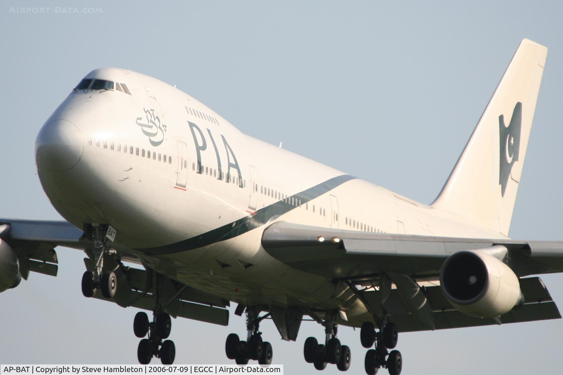 AP-BAT, 1980 Boeing 747-240B C/N 22077, Short finals at Manchester International