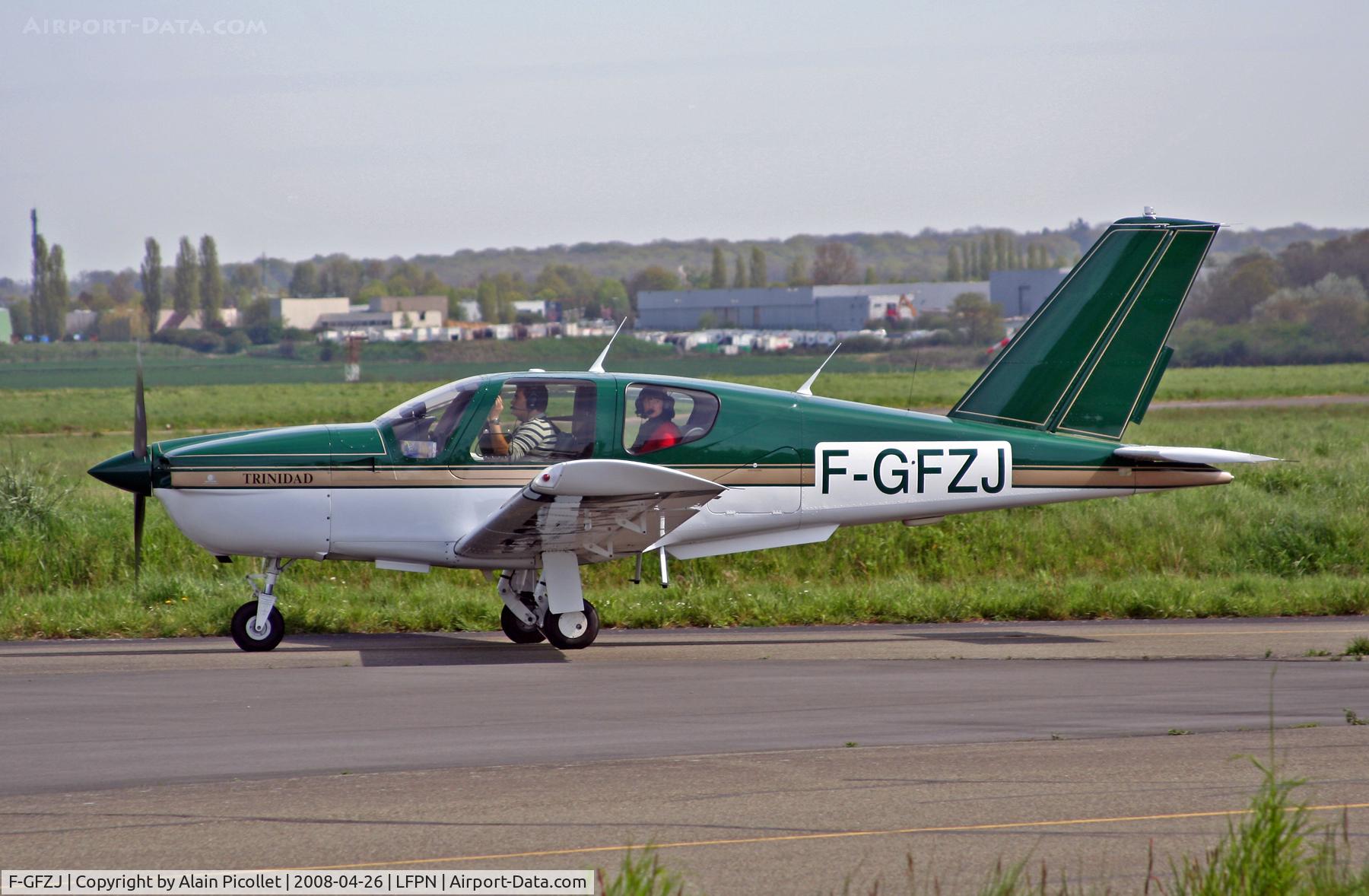 F-GFZJ, Socata TB-20 C/N 626, port side, runing on the taxi-way