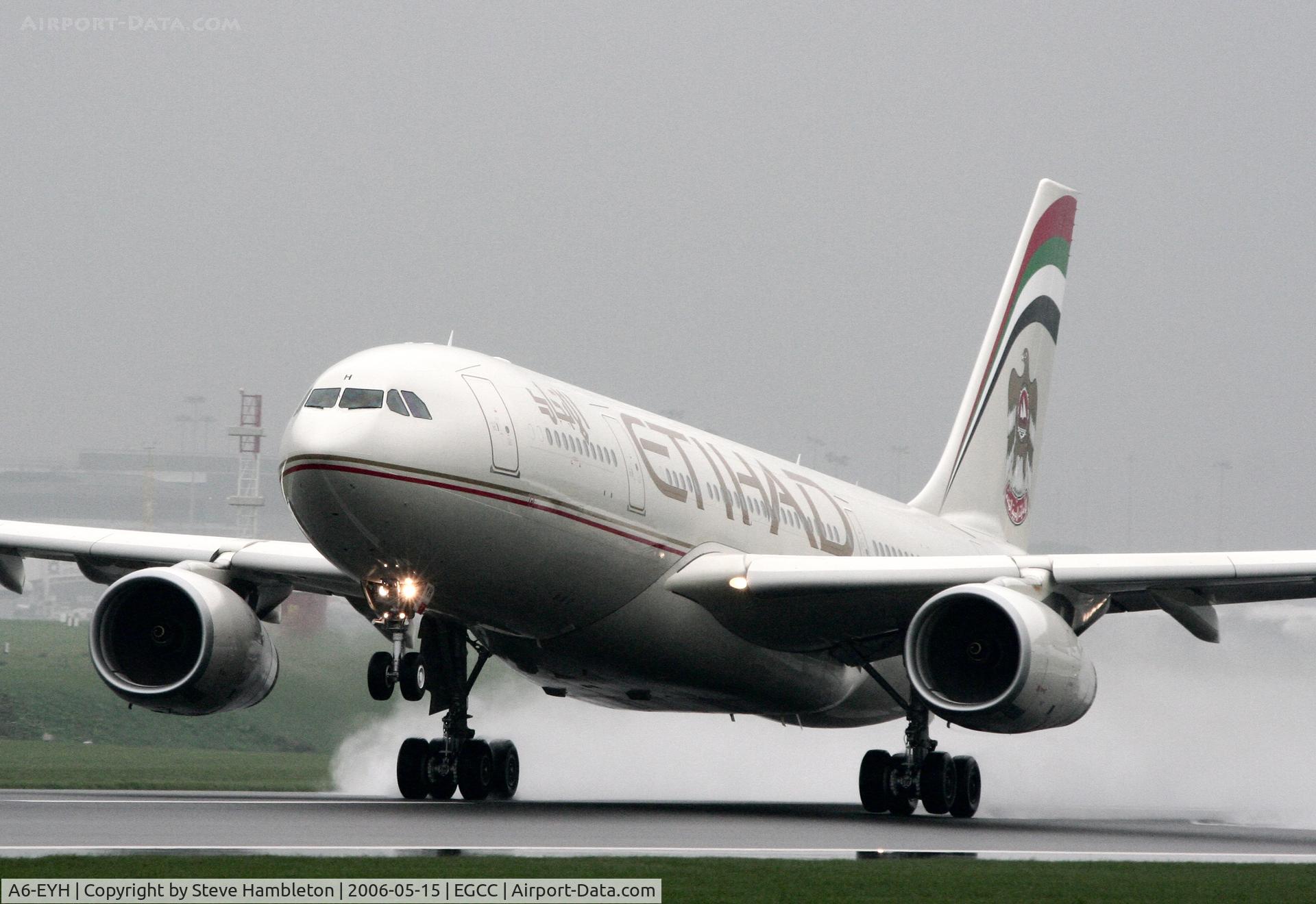 A6-EYH, 2006 Airbus A330-243 C/N 729, Rotate!