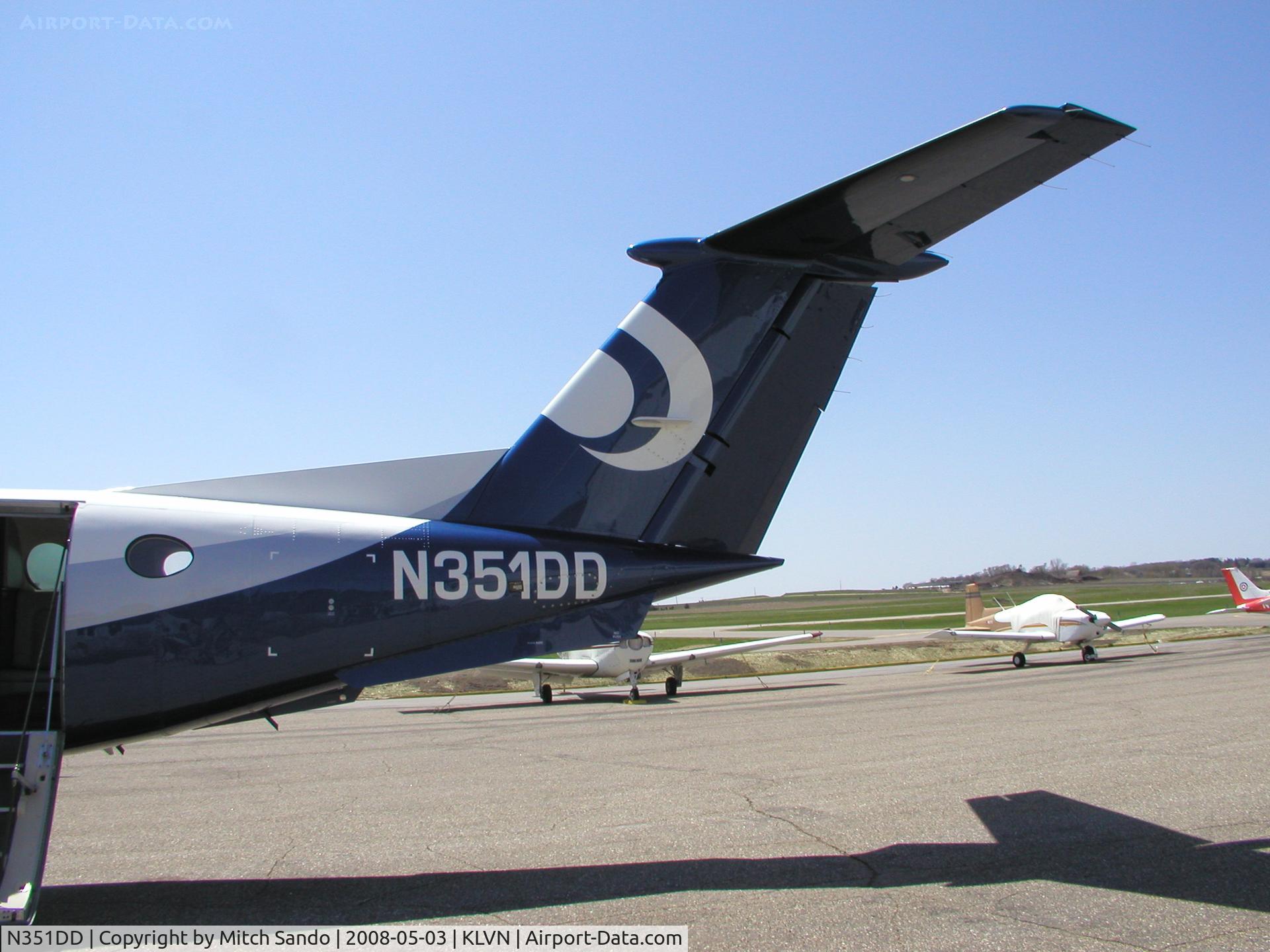 N351DD, 1999 Raytheon 350 Super King Air C/N FL-257, Parked on the ramp at Airlake.