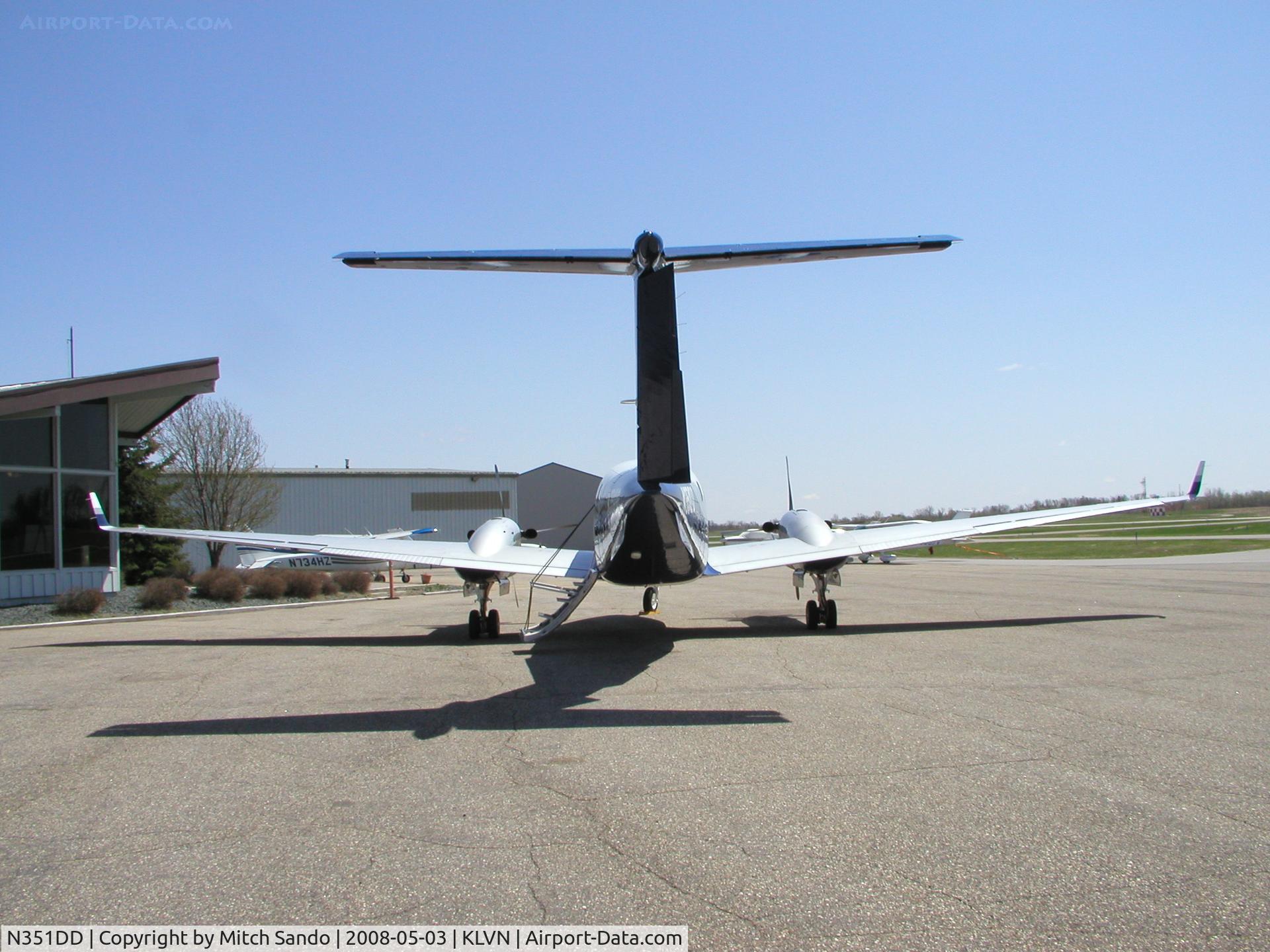 N351DD, 1999 Raytheon 350 Super King Air C/N FL-257, Parked on the ramp at Airlake.