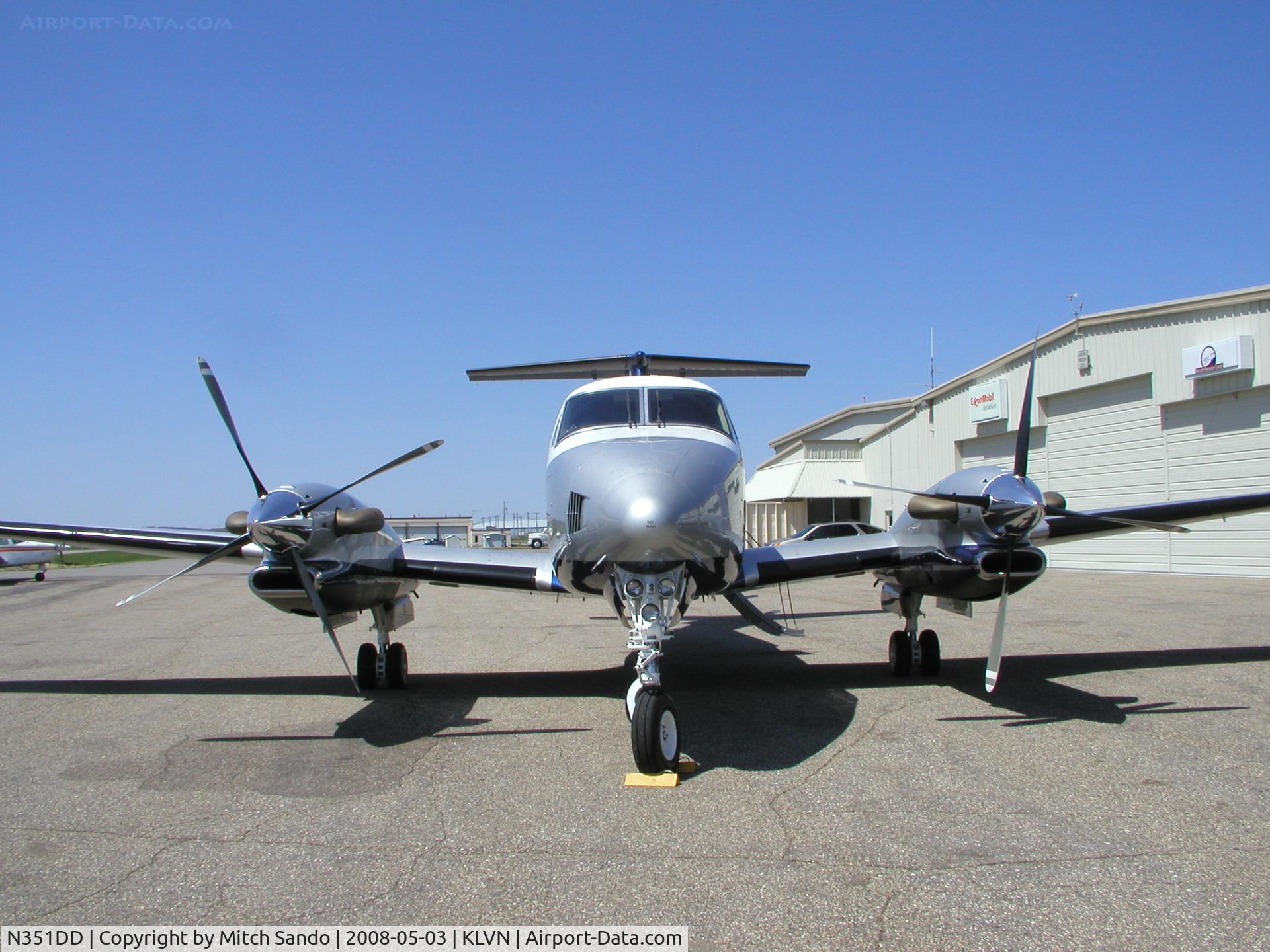 N351DD, 1999 Raytheon 350 Super King Air C/N FL-257, Parked on the ramp at Airlake.