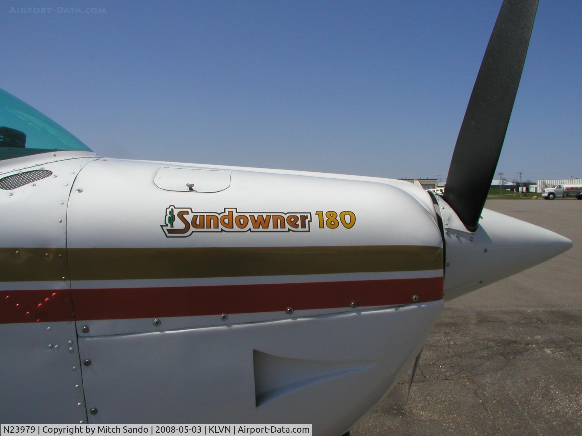 N23979, 1977 Beech C23 Sundowner 180 C/N M-1908, Parked on the ramp at Airlake.