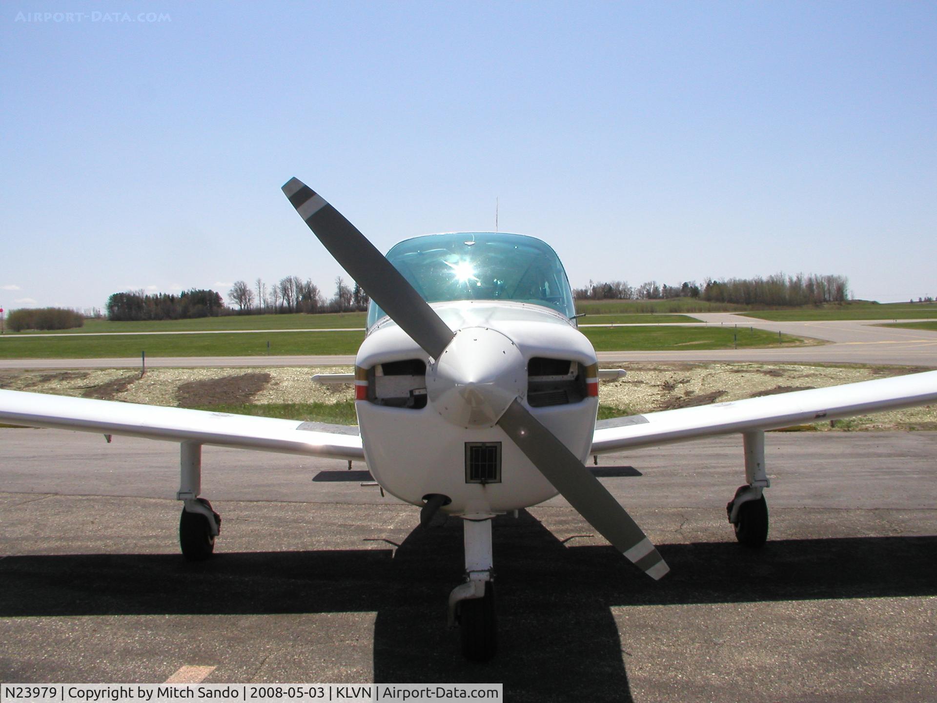 N23979, 1977 Beech C23 Sundowner 180 C/N M-1908, Parked on the ramp at Airlake.
