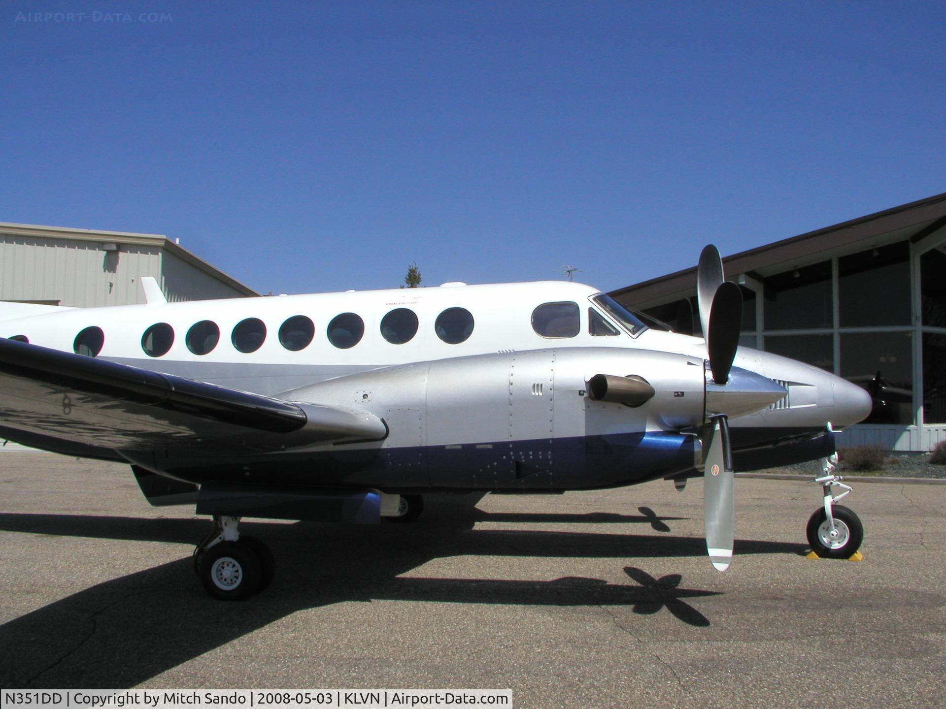 N351DD, 1999 Raytheon 350 Super King Air C/N FL-257, Parked on the ramp at Airlake.