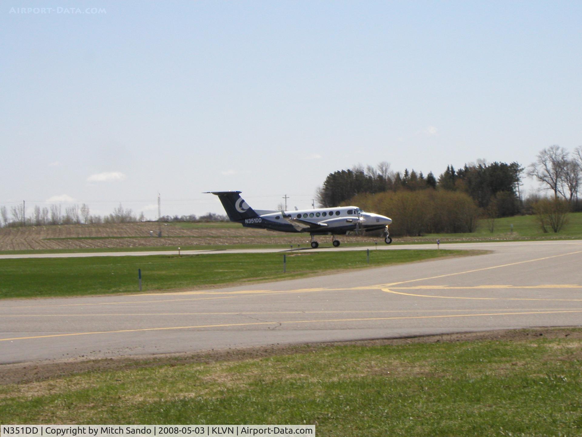 N351DD, 1999 Raytheon 350 Super King Air C/N FL-257, Departing Runway 30 to Chicago Executive (PWK).