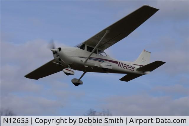 N12655, 1973 Cessna 172M C/N 17262150, N12655 on a low pass over the house