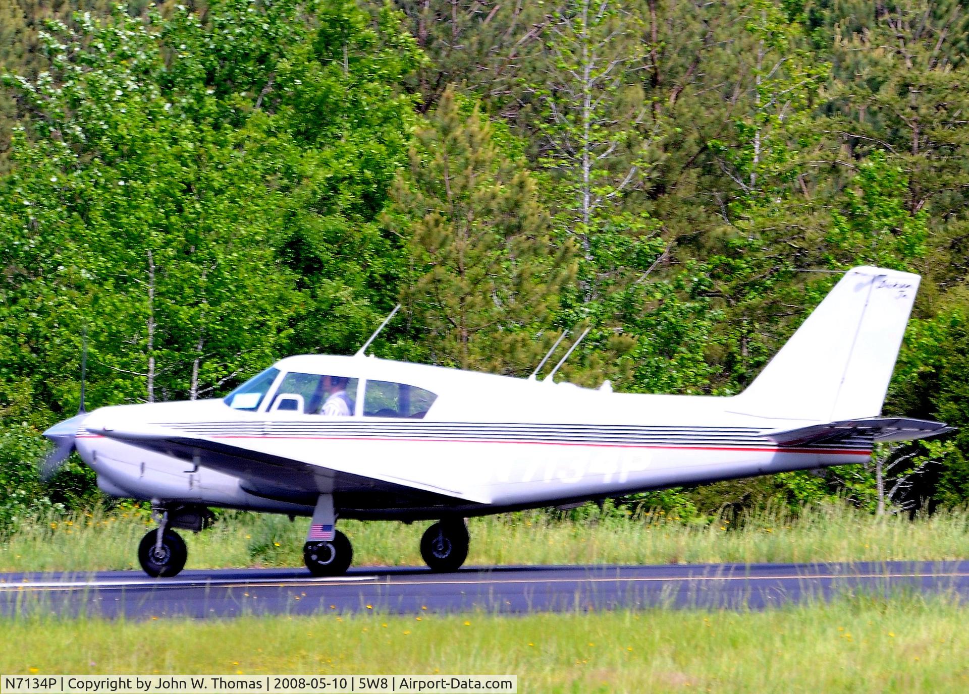 N7134P, 1960 Piper PA-24-250 Comanche C/N 24-2299, Departing runway 4