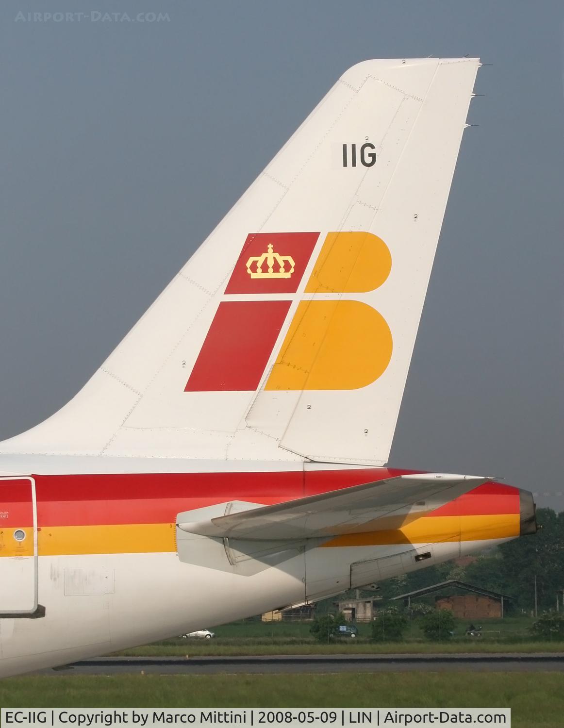 EC-IIG, 2001 Airbus A321-211 C/N 1554, IBERIA tail
