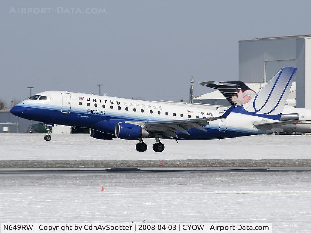 N649RW, 2005 Embraer 170SE (ERJ-170-100SE) C/N 17000070, Landing on Rwy 25