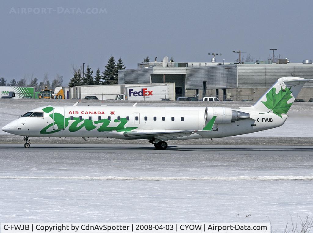 C-FWJB, 1995 Canadair CRJ-100ER (CL-600-2B19) C/N 7087, Cleared for takeoff on Rwy 25