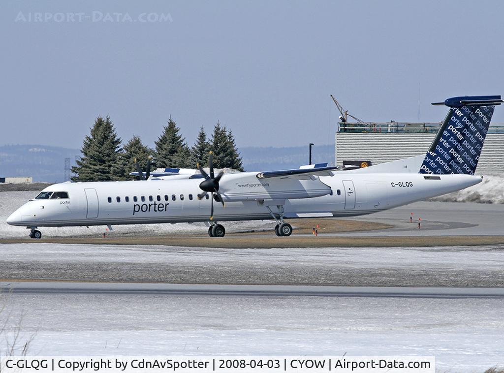 C-GLQG, 2007 De Havilland Canada DHC-8-402Q Dash 8 C/N 4194, taxing to position on Rwy 25 from taxi way Bravo