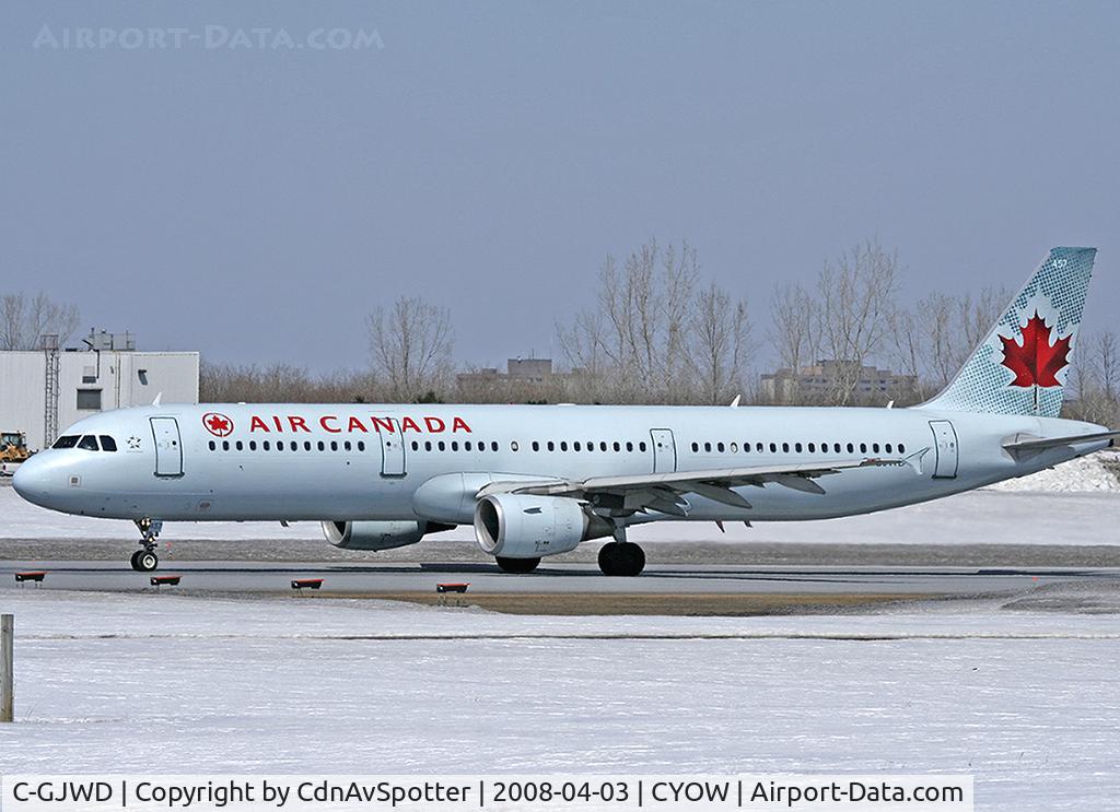 C-GJWD, 2002 Airbus A321-211 C/N 1748, Cleared for takeoff on Rwy 25