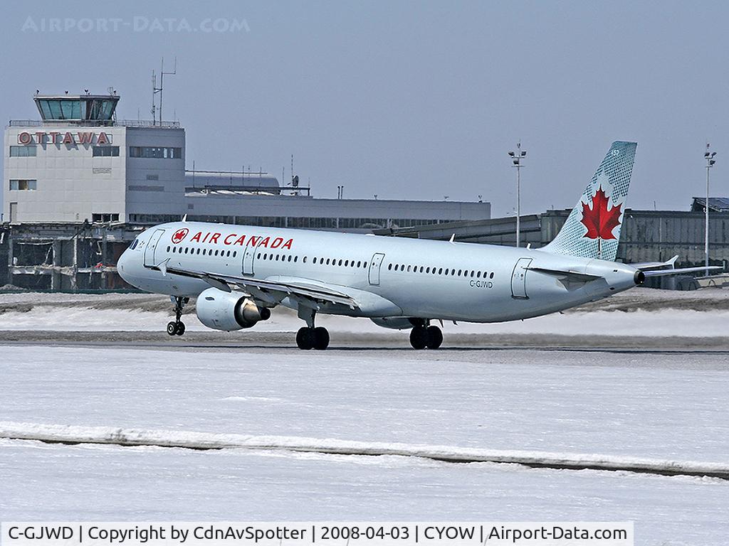 C-GJWD, 2002 Airbus A321-211 C/N 1748, Rotating off Rwy 25