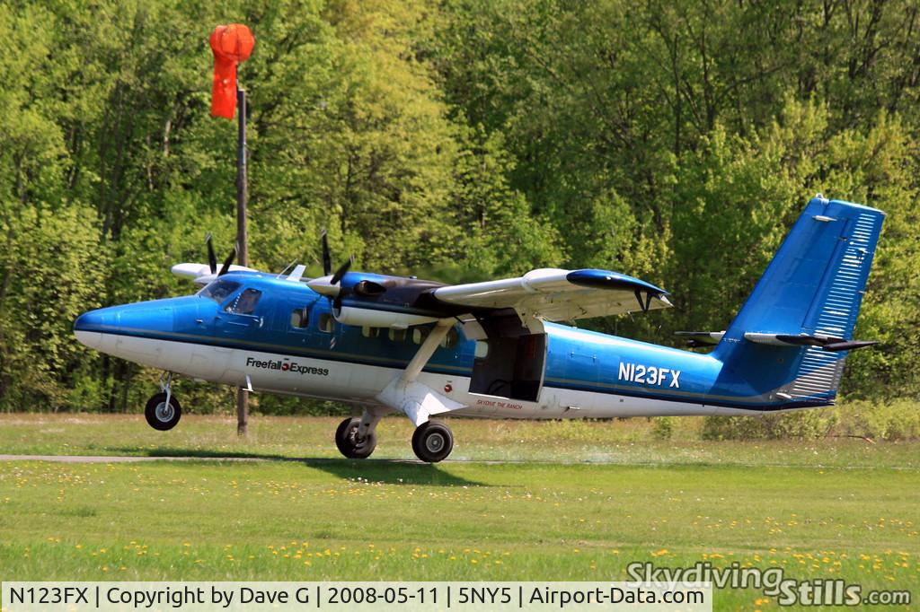 N123FX, 1969 De Havilland Canada DHC-6-200 Twin Otter C/N 200, Twin Otter touches down at Skydive The Ranch, Gardiner, NY.