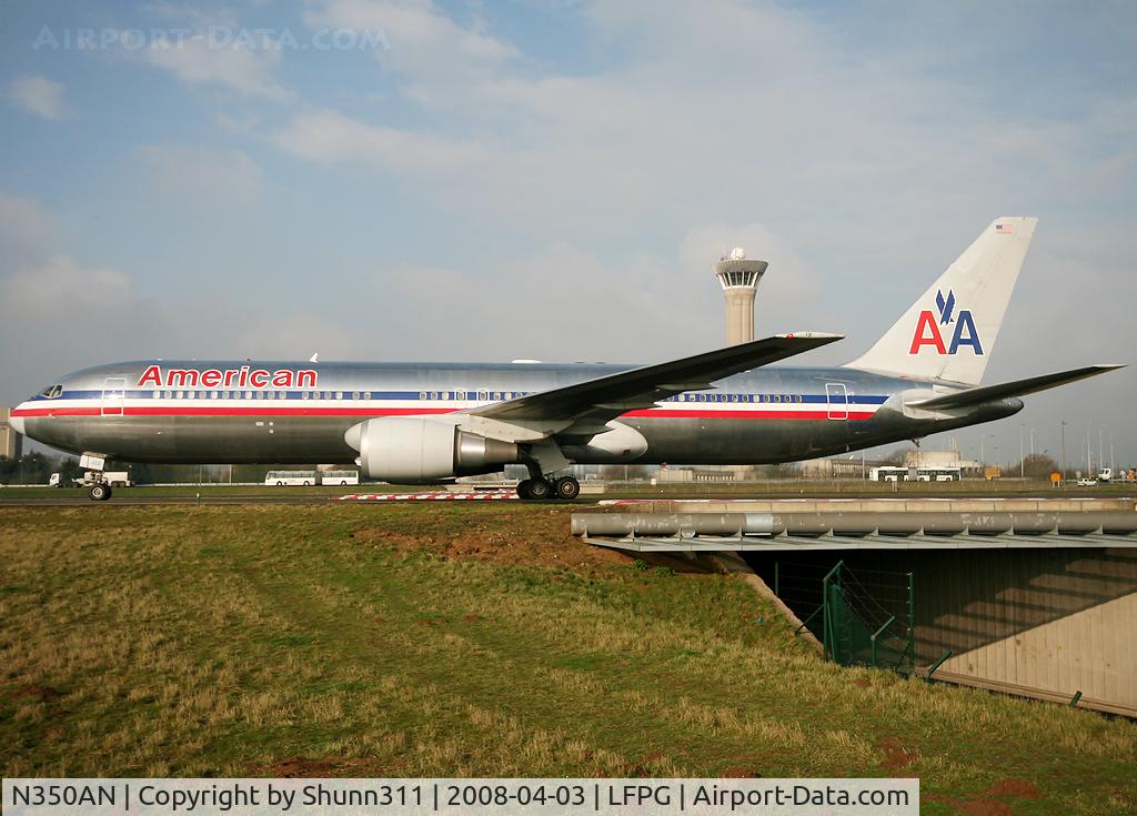 N350AN, 2003 Boeing 767-323/ER C/N 33089, Passing on parallels runways