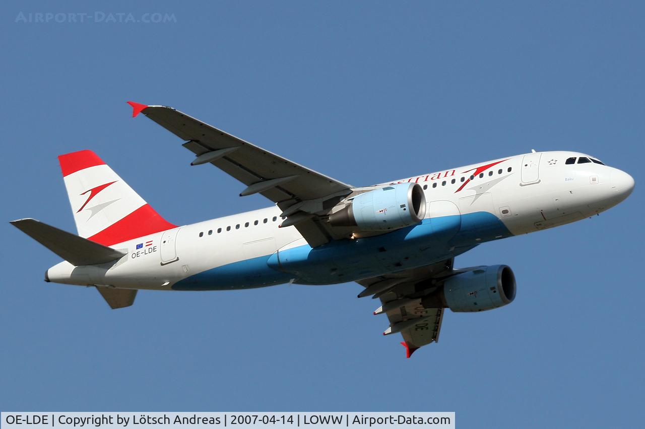 OE-LDE, 2005 Airbus A319-112 C/N 2494, Take Off