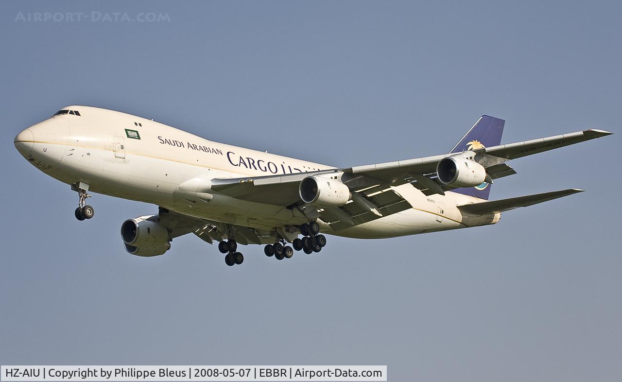 HZ-AIU, 1988 Boeing 747-268F C/N 24359/724, Very frequent guest on short final rwy 02.