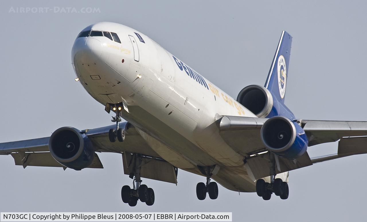 N703GC, 1990 McDonnell Douglas MD-11F C/N 48411, Short final rwy 02.