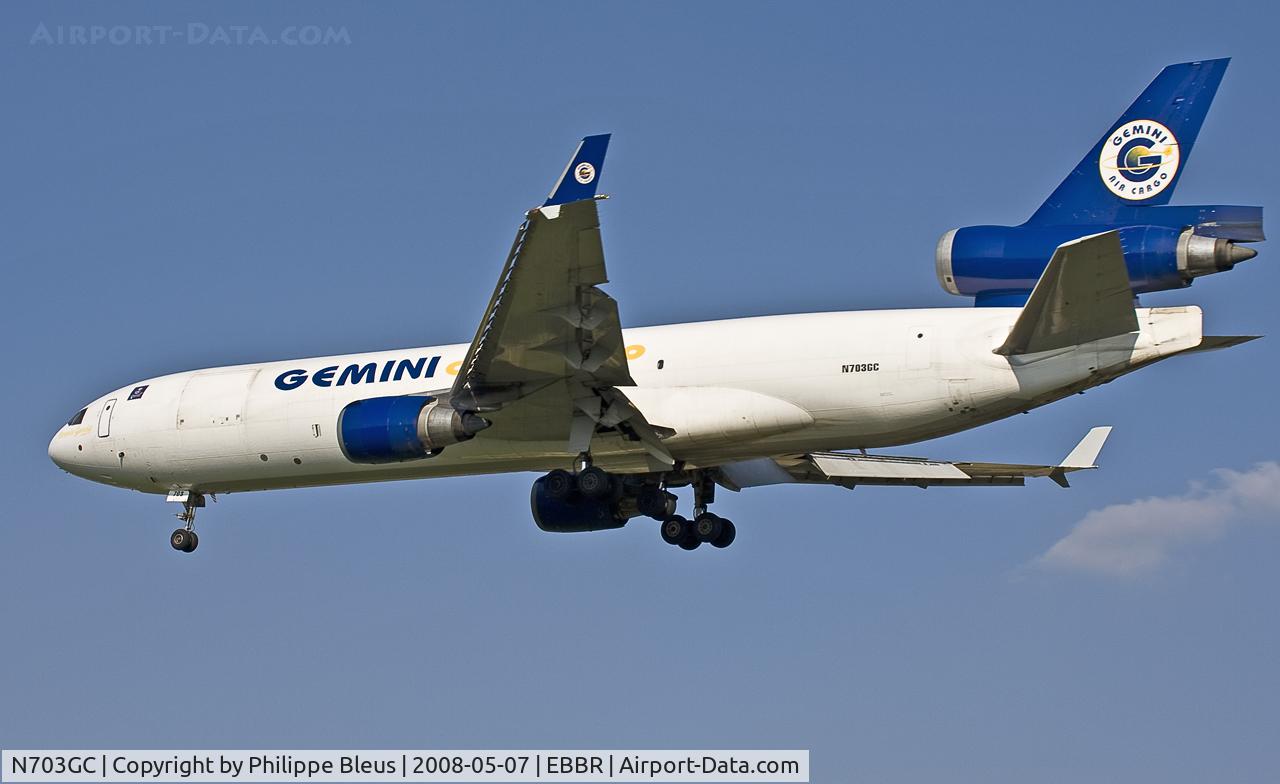 N703GC, 1990 McDonnell Douglas MD-11F C/N 48411, Short final rwy 02.