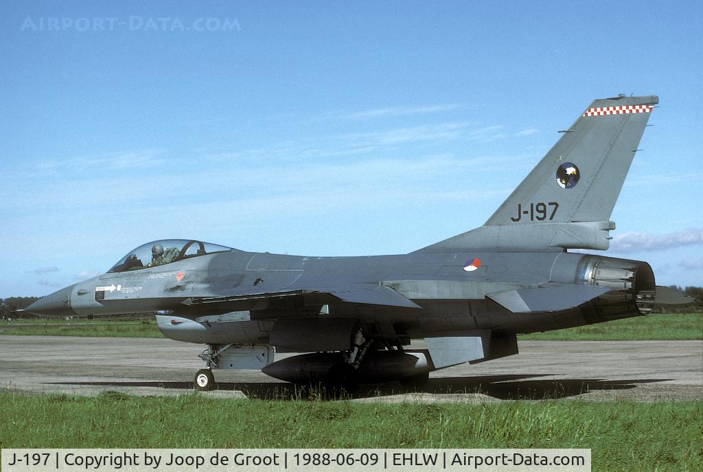 J-197, Fokker F-16AM Fighting Falcon C/N 6D-104, During the eighties the Dutch F-16 still had their colourful markings. This one is flying wit 311 squadron.