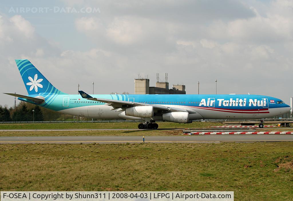 F-OSEA, 2001 Airbus A340-313 C/N 438, Taxiing on the parallels runways