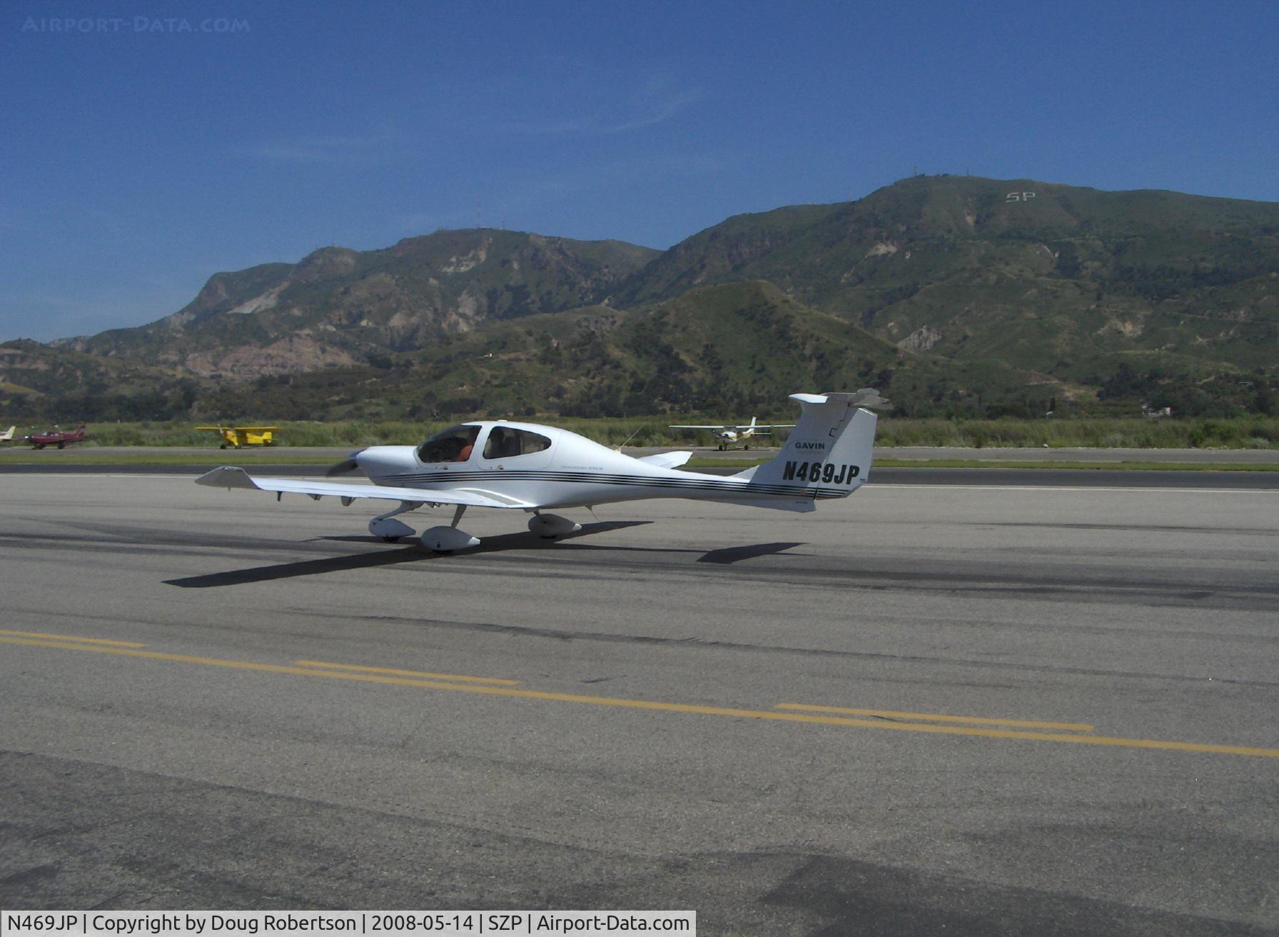 N469JP, Diamond DA-40 Diamond Star C/N 40.469, Diamond Aircraft Ind. DA-40 DIAMOND STAR, Lycoming IO-360-M1A 180 Hp, taxi back after landing Rwy 22