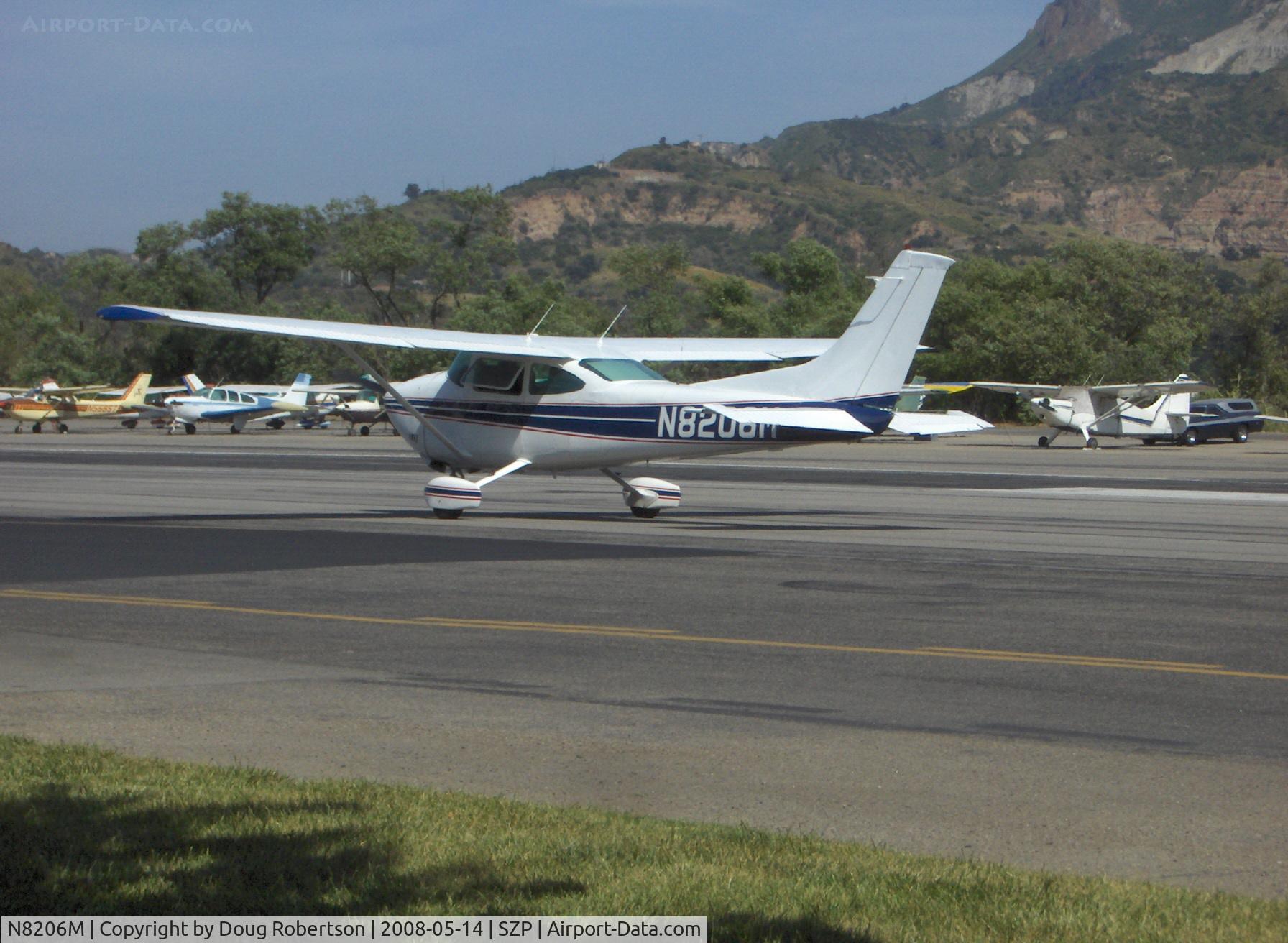 N8206M, 1976 Cessna 182P Skylane C/N 18264563, 1976 Cessna 182P SKYLANE, Continental O-470-S 230 Hp, taxi back after landing rwy 22