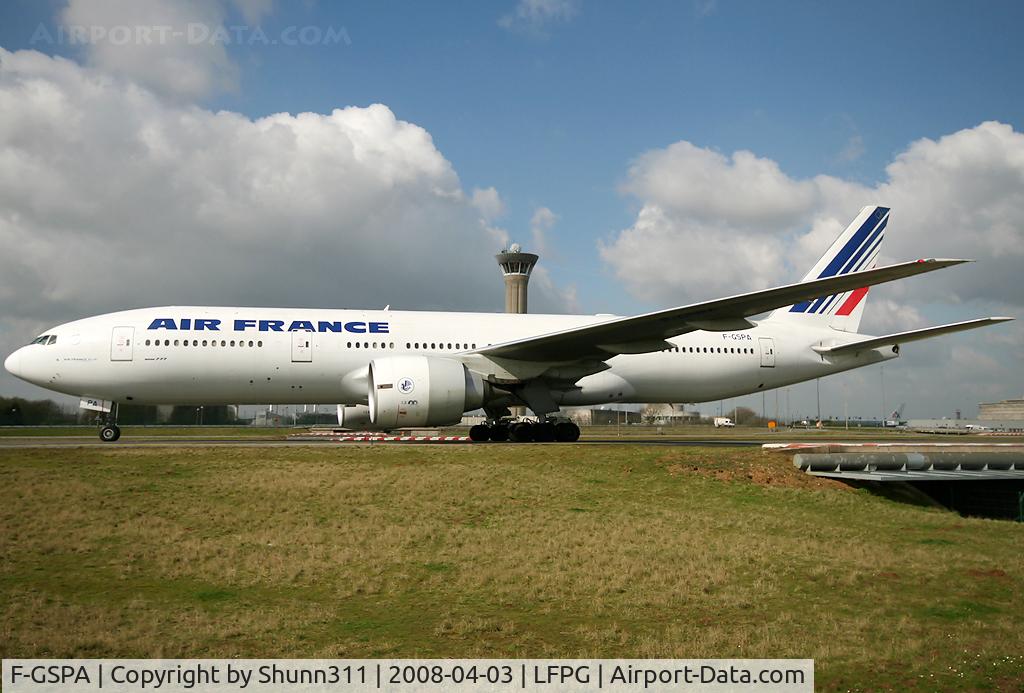 F-GSPA, 1998 Boeing 777-228/ER C/N 29002, Taxiing on the parallels runways