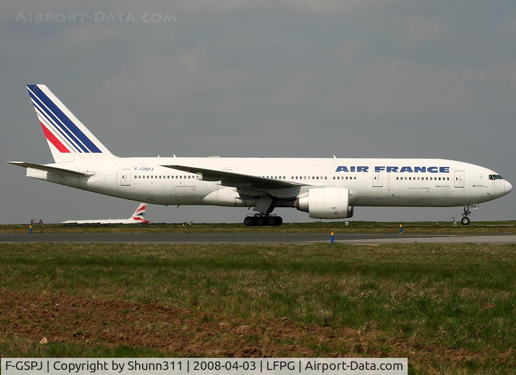 F-GSPJ, 1999 Boeing 777-228/ER C/N 29009, Taxiing to the gate on the south...