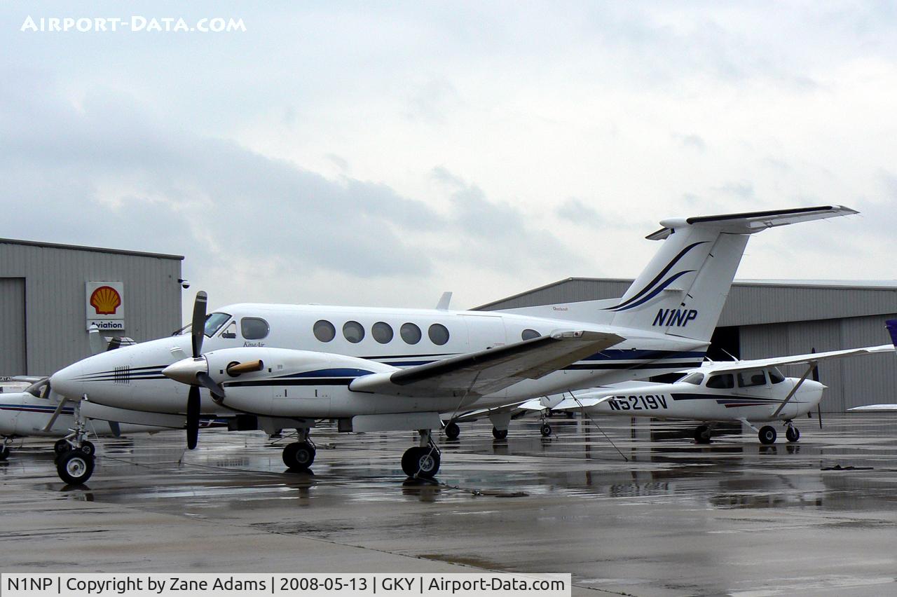 N1NP, 2003 Raytheon B200 King Air C/N BB-1834, Rainy day at Arlington Municipal