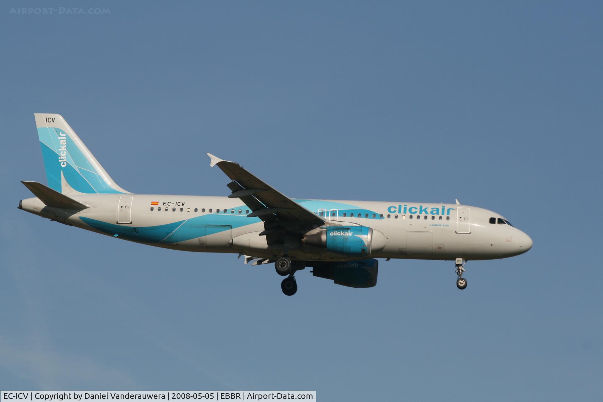 EC-ICV, 1992 Airbus A320-211 C/N 312, arrival of flight XG1241 to rwy 02