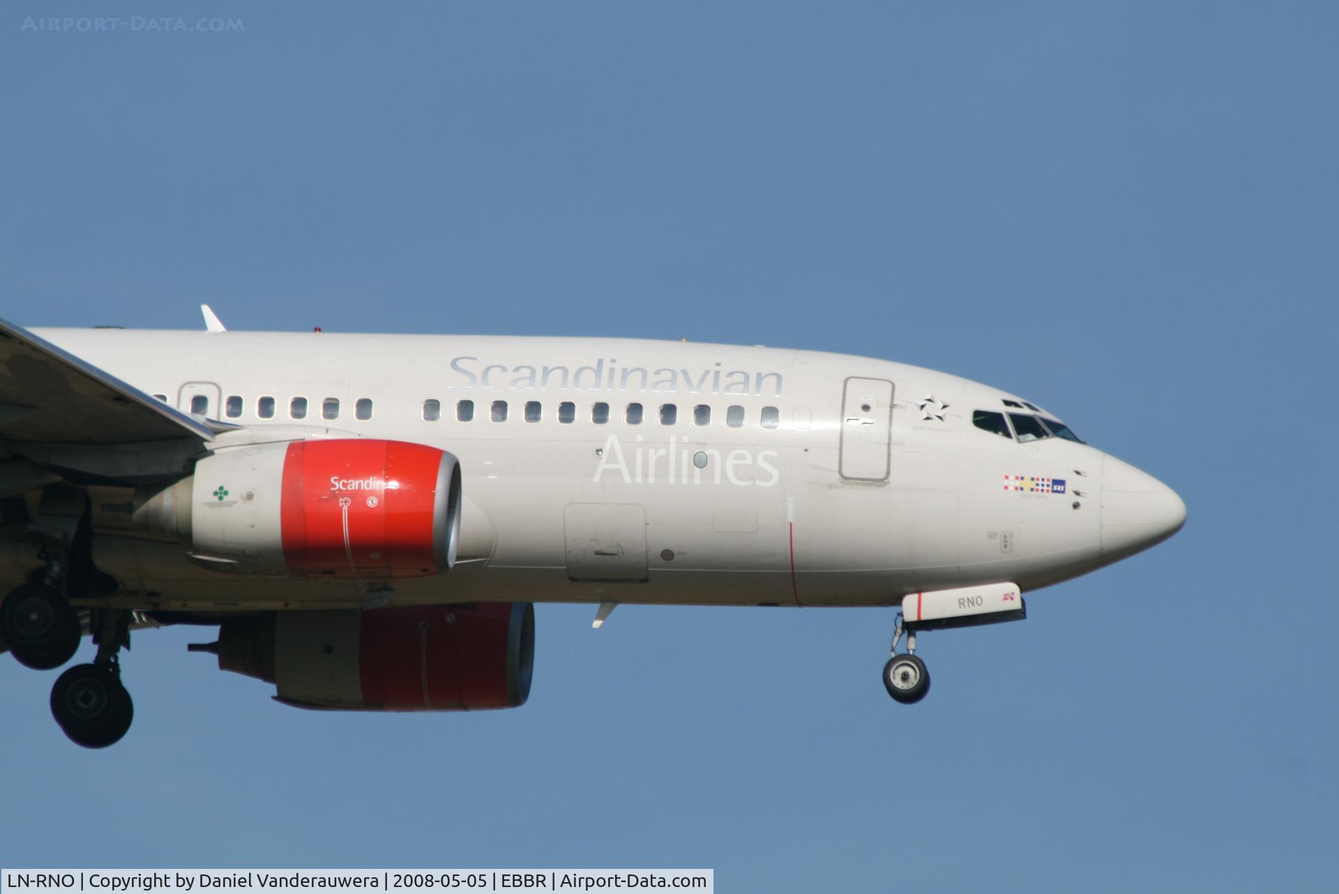 LN-RNO, 1999 Boeing 737-783 C/N 28316, descending to rwy 02