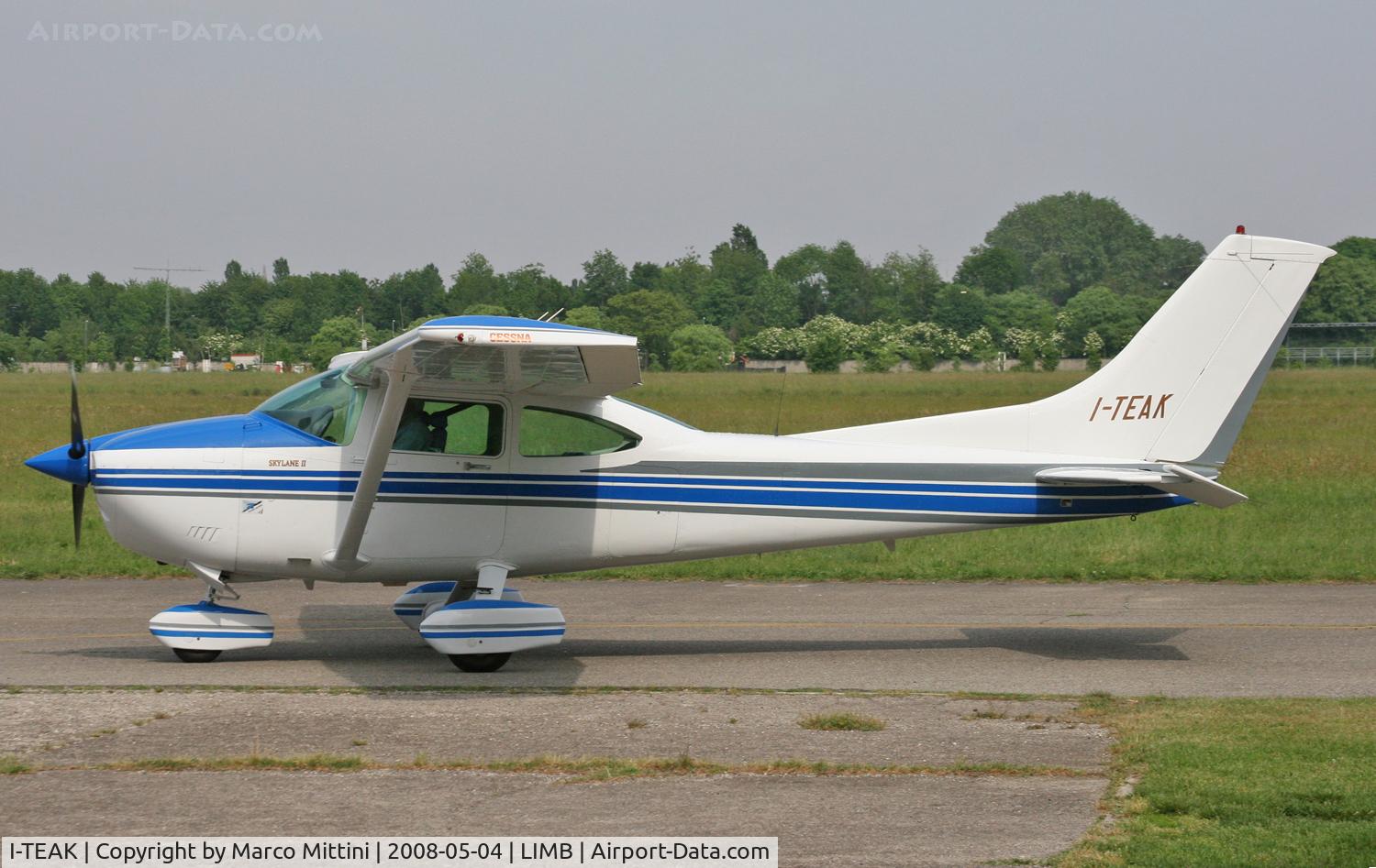 I-TEAK, 1982 Cessna 182R Skylane C/N 18268246, At Milano Bresso airport